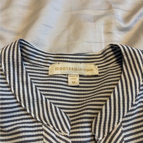 Peplum top
Women’s size Medium - Picture 7 of 10